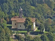 22 Zoom sul Santuario Madonna del frassino dal ghiaione di Val Gerona